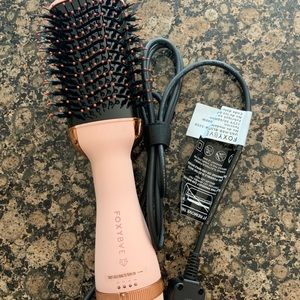 New FoxyBae Blowout Brush